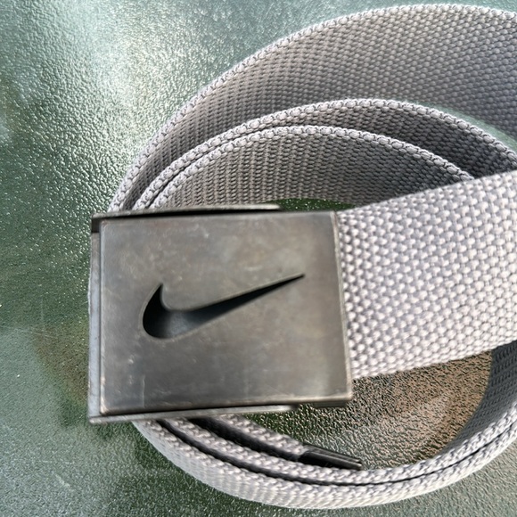 Nike Tech Essentials Web adjustable Gray Belt up 42” - Picture 3 of 4